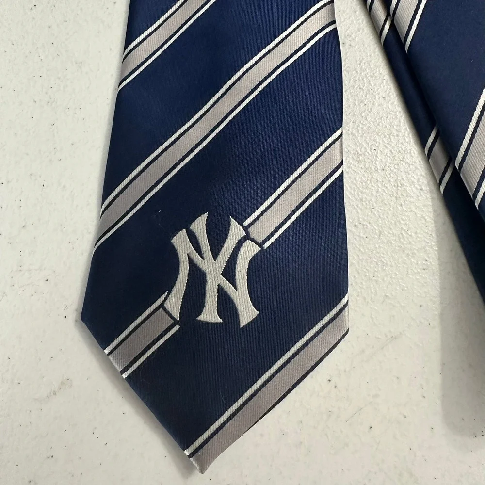 MLB New York Yankees Mens Necktie Navy Blue Grey Striped Logo Tie Baseball Fan